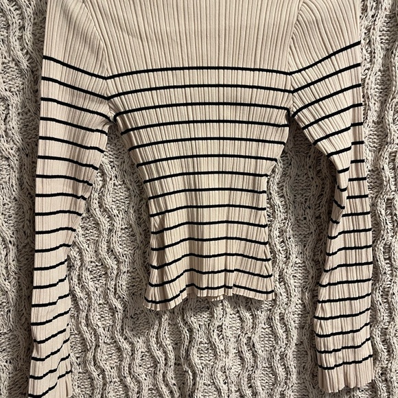 Chic Ribbed Long Sleeve Top - Beige and Black - Picture 3 of 3